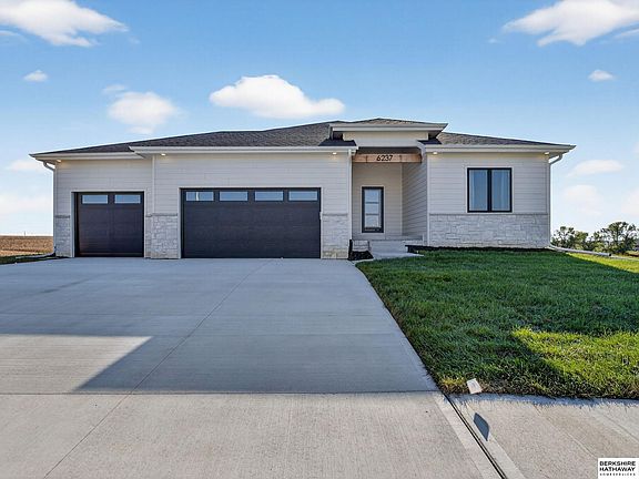 3rd image of 6202 N 209th St