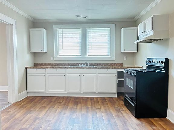 3rd image of 213 Pryor St