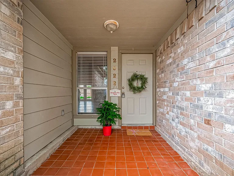 2022 Highland Hills Dr — Photo 6
