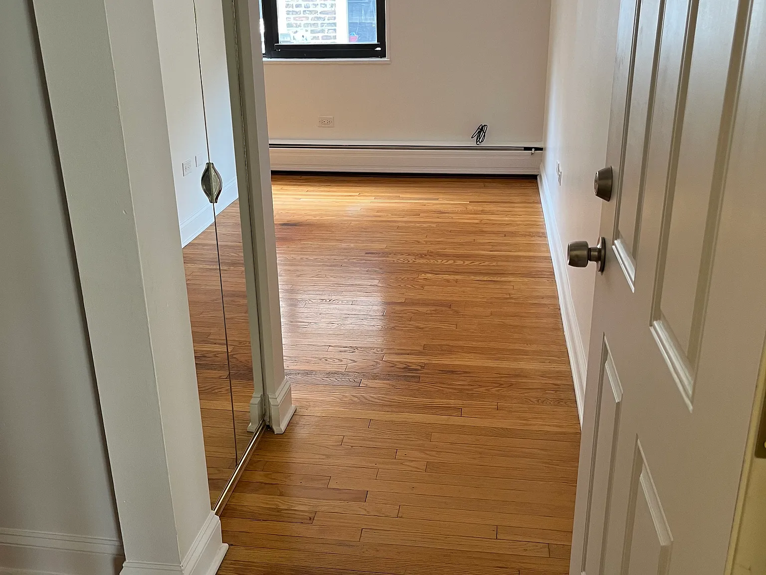 1 bed, 700 sqft, $1,600 — Photo 3