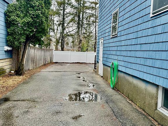 5th image of 1069 Hayward Street