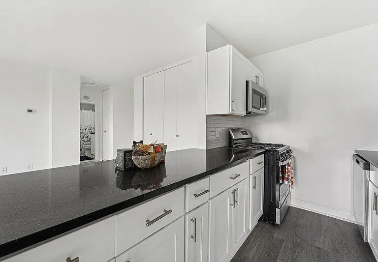Ashlawn at Southern Towers — Photo 1