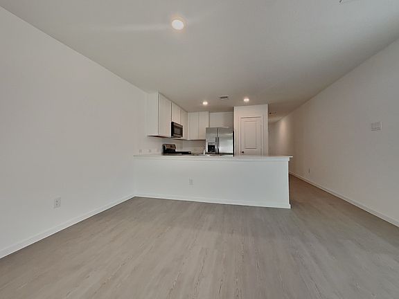 3rd image of 936 Capracotta Dr