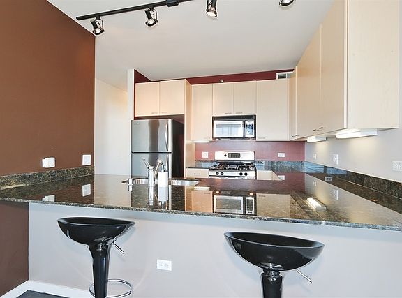 3rd image of 1845 S Michigan Ave Unit 1210