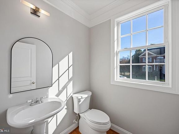 3rd image of 7702 Hennepin Ct