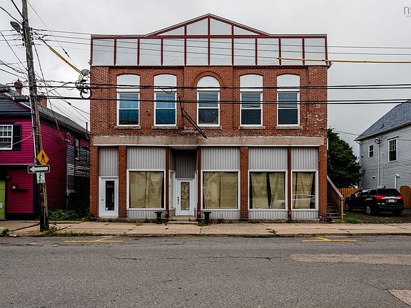 2nd image of 21 Queen St