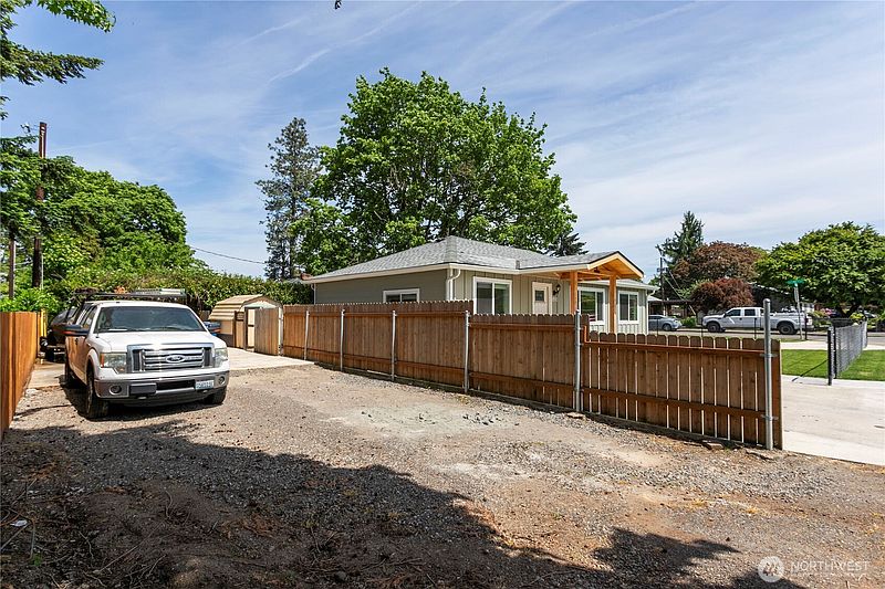 3rd image of 8910 SE Northgate Avenue