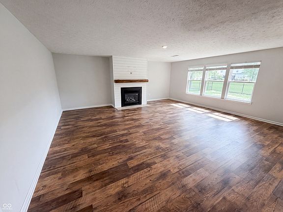 3rd image of 18676 Mill Grove Dr
