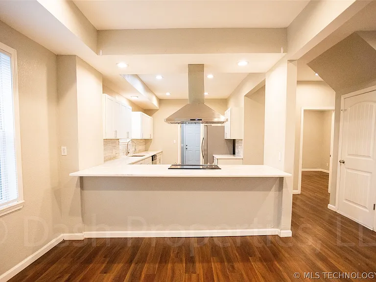 821 S Quaker Ave — Photo 10