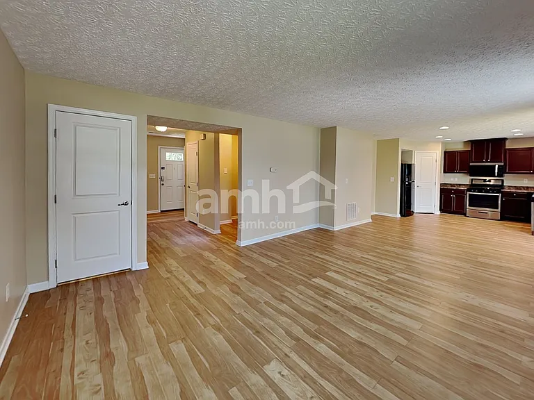 317 Evergreen Cir — Photo 5