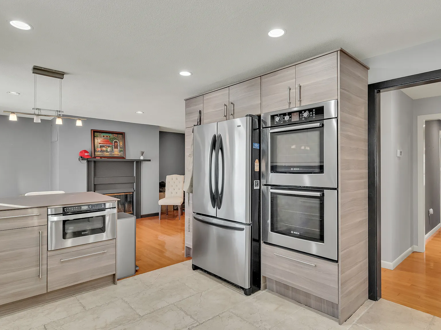 3 bed, 2.5 bath, 2309 sqft, $6,300 — Photo 4