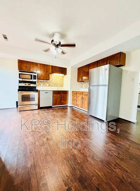 2 bed, 2.0 bath, 1440 sqft, $1,350 — Photo 2