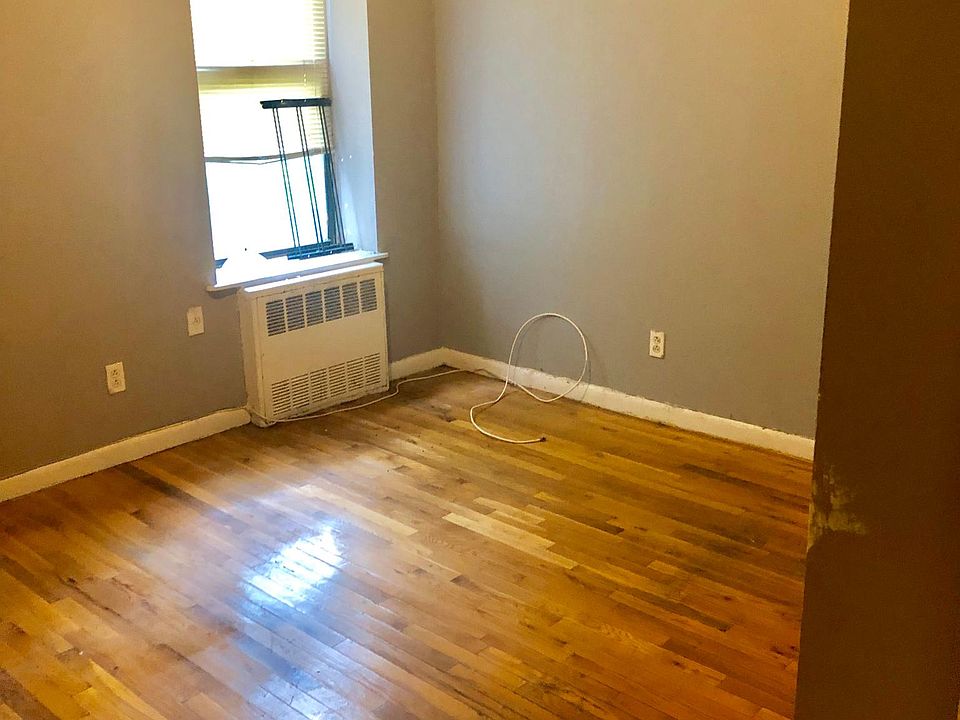 2nd image of 190 W Burnside Ave APT 1D