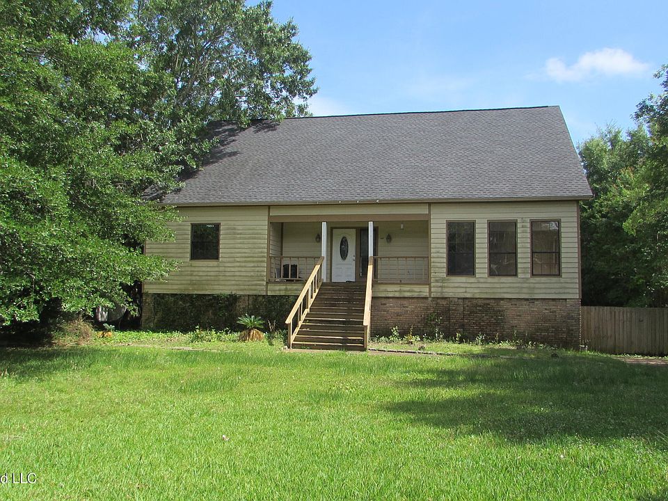1st image of 14 Greenbriar Dr