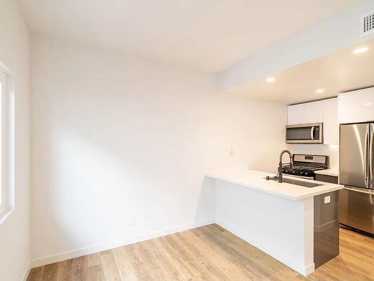 6120 Eleanor Ave — Photo 10
