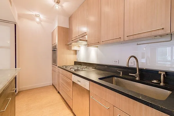 Rented by Manhattan Miami Real Estate | media 13