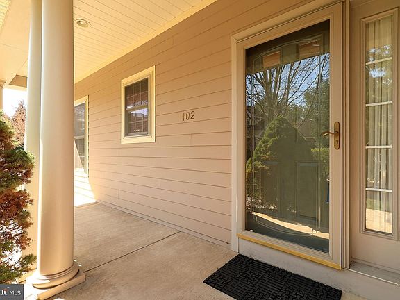 4th image of 102 Abbott Ln