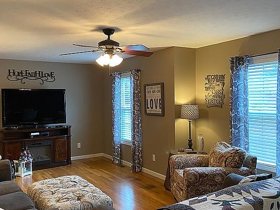 3rd image of 5027 Curtis Way