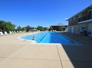 10364 Forest Brook Ln APT A, Saint Louis, MO 63146