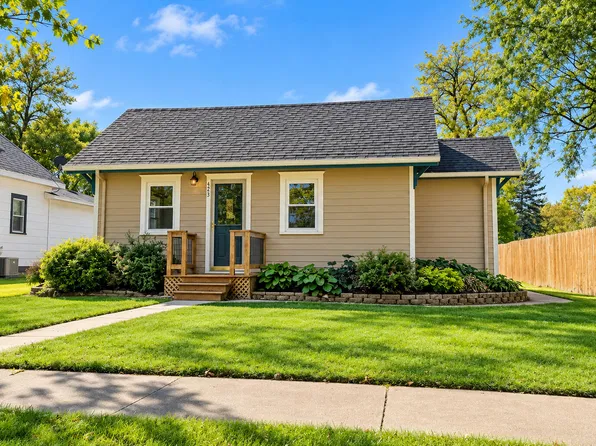 423 Hansina Ave, Volga, SD 57071