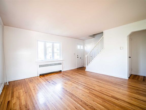 3rd image of 34 Linden Blvd