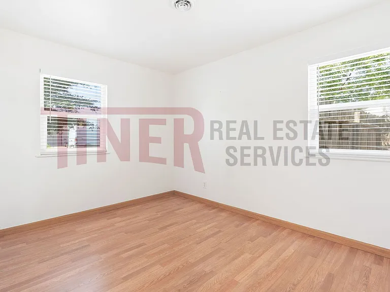 3413 Windsor Dr — Photo 16