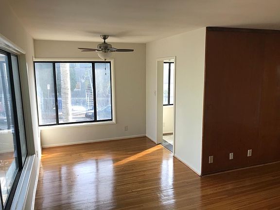 4th image of 4425 Maplewood Ave #5