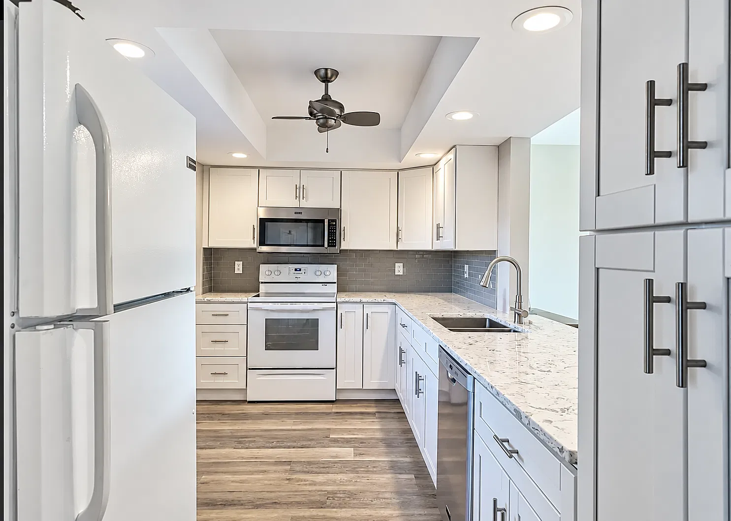 1700 Pine Valley Dr — Photo 2