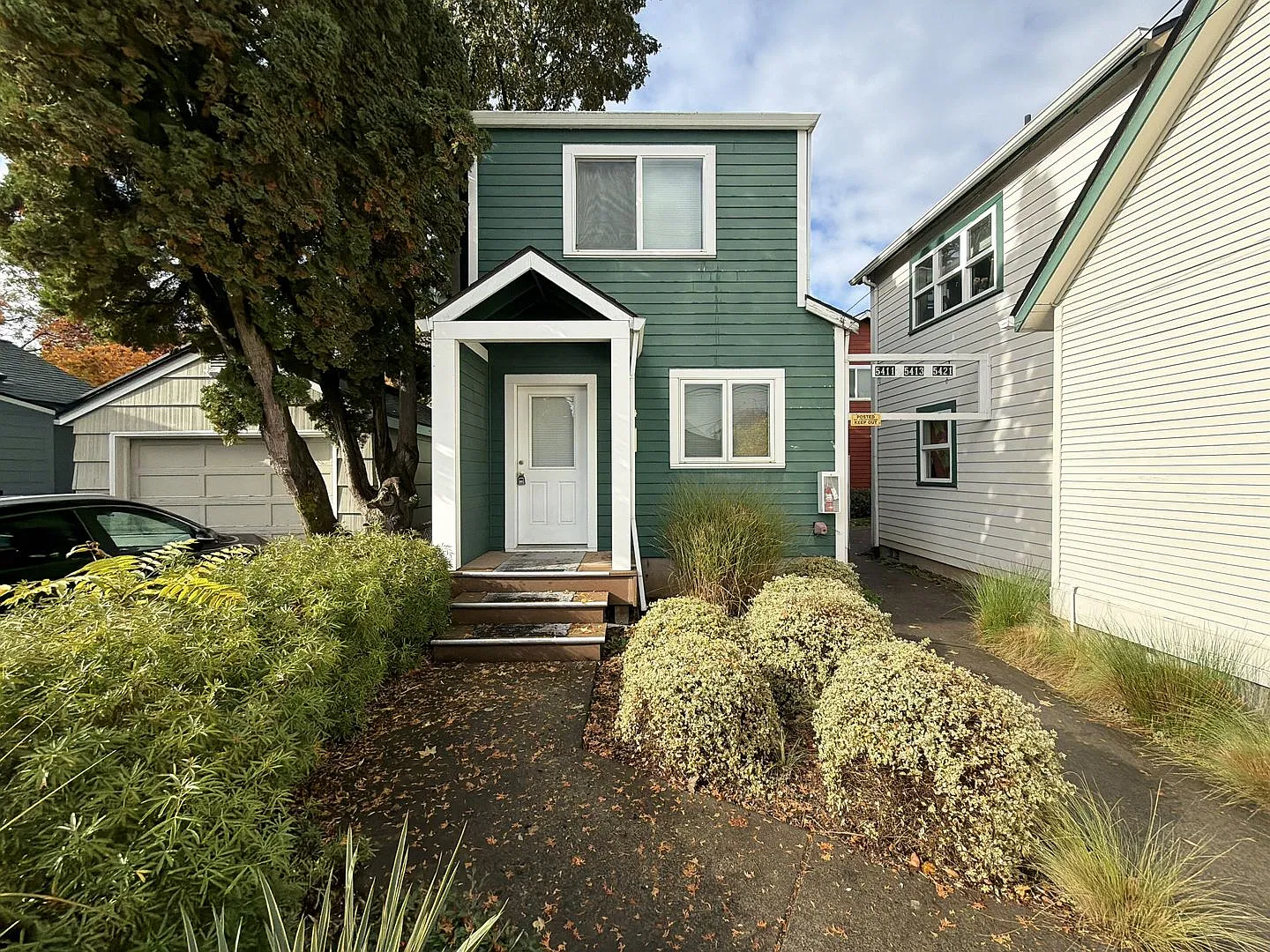 Charming North Portland 2-Bedroom Home Near Coffee Shops, Restaurants & Major Freeways — Photo 2