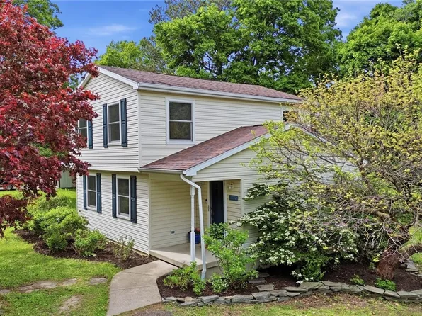 3330 E Pleasant Dr, Hamburg, NY 14075