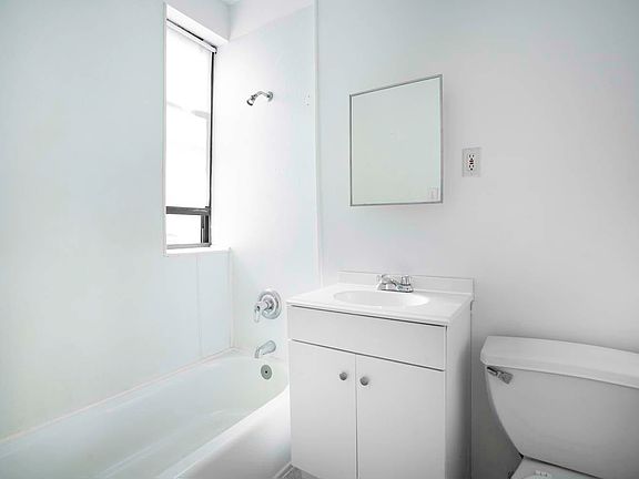 5th image of 3138 Kingsbridge Ave #3AS