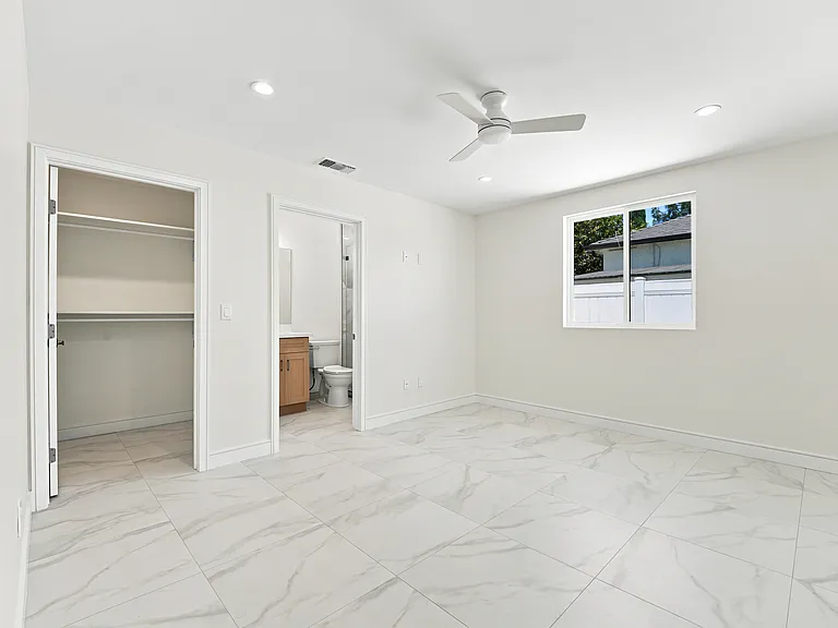 19008 Hartland St #913S38 — Photo 9