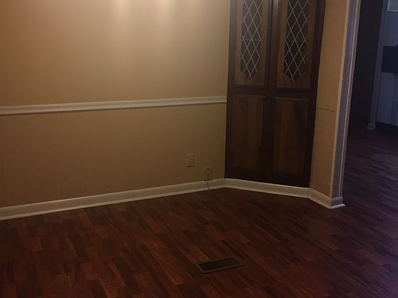 3rd image of 620 W Reservoir Ave