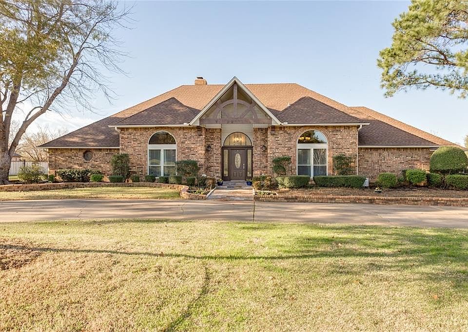 1st image of 907 Emerald Blvd