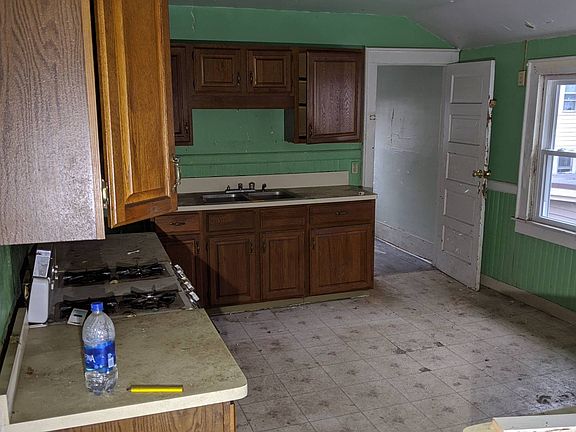 5th image of 608 Catherine St