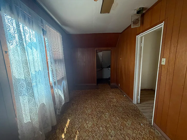 829 E McClure Ave — Photo 16