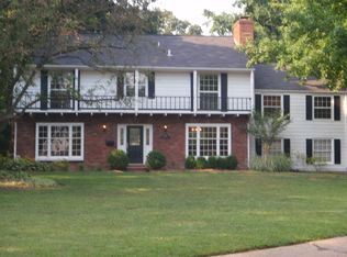 935 Woodleigh Ct, Saint Louis, MO 63122