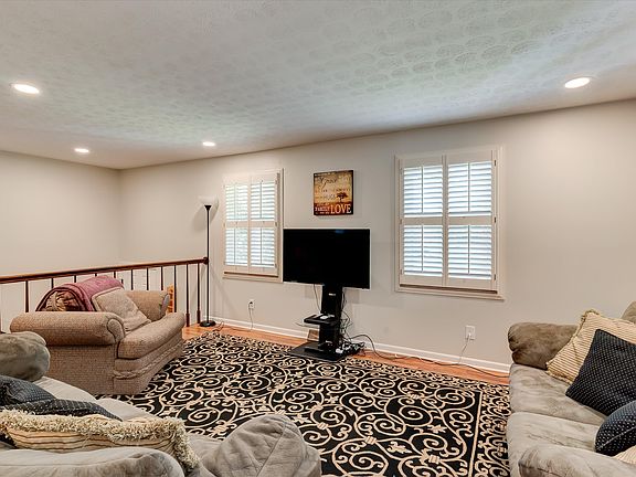 5th image of 1113 S Dogwood Dr