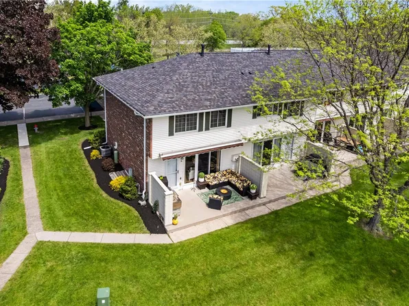 38 Holiday Hbr, Canandaigua, NY 14424