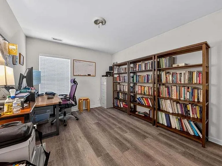 253 Milpass Dr — Photo 11