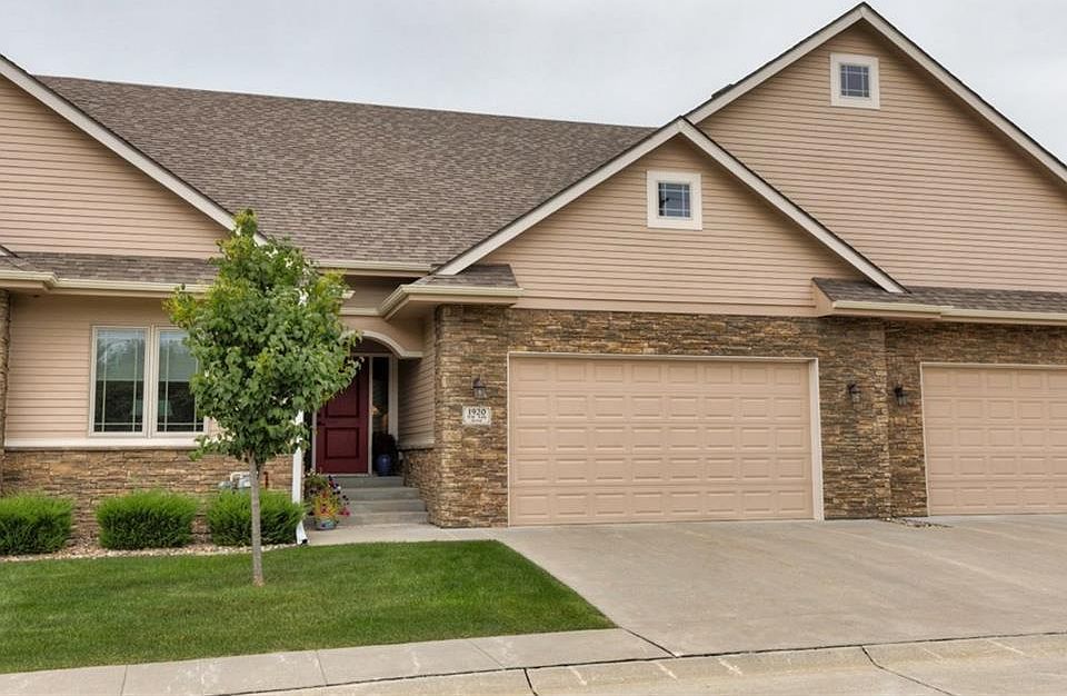 1st image of 1920 NW Ash Dr