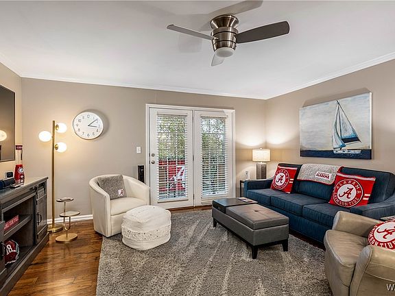 3rd image of 120 15th St E APT 112