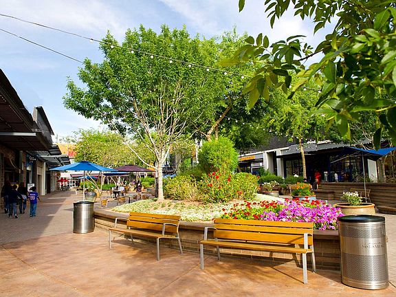 Nearby shopping, dining and entertainment at SanTan Village.