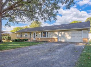 10910 Elmwood Dr, Kansas City, MO 64137