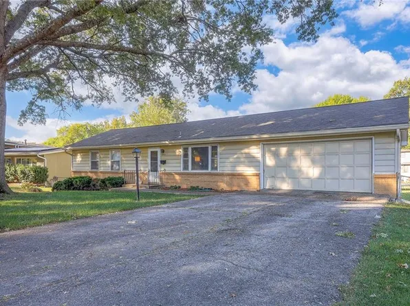 10910 Elmwood Dr, Kansas City, MO 64137
