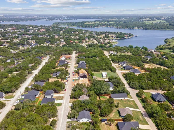 2121 Morningside Dr, Granbury, TX 76048