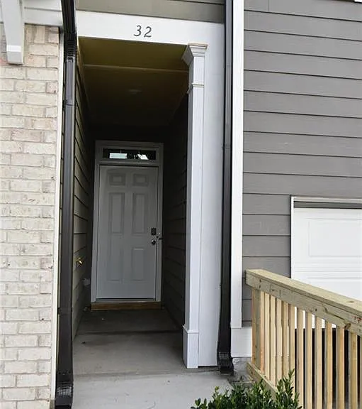 35 Berryville Dr — Photo 3