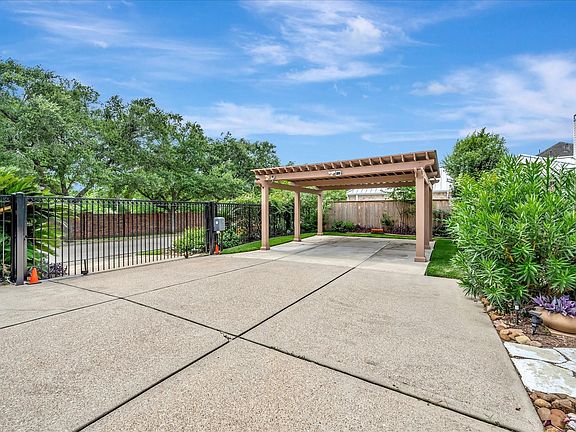 3rd image of 604 Harborside Way