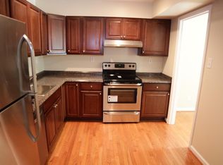 6005 Forrest Hollow Ln, Springfield, VA 22152