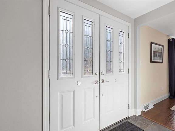 5th image of 3590 Foxwood Ct